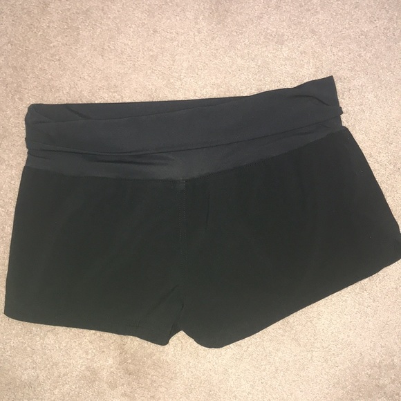Roxy Black Shorts - Picture 2 of 2